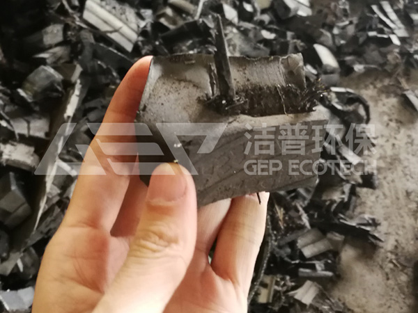 廢舊輪胎破碎處理設(shè)備生產(chǎn)線多少錢一套？