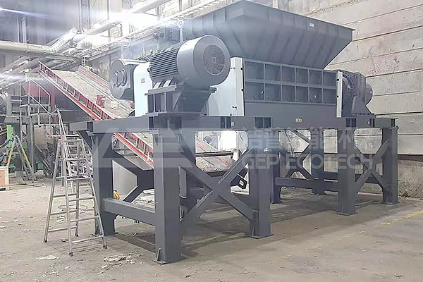 工業(yè)垃圾撕碎機(jī)