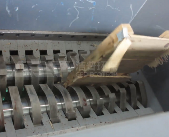 小型廢舊模板破碎機(jī)多少錢一臺(tái)