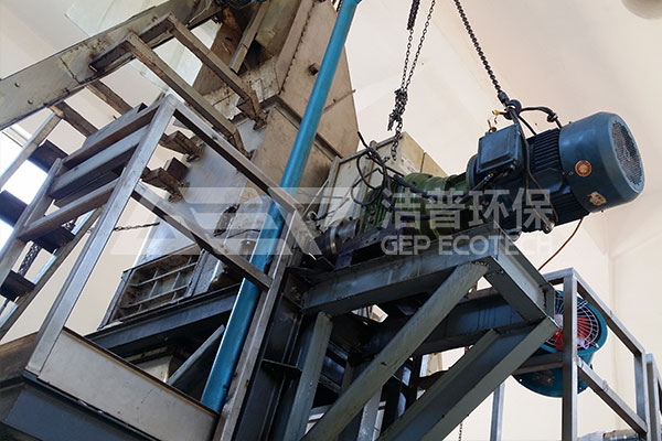 智能醫(yī)療廢棄物破碎機生產線,醫(yī)療垃圾破碎機處理系統(tǒng)現(xiàn)場